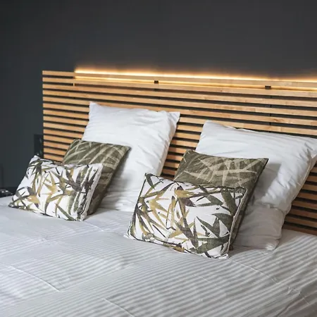 Mariska Et Son Spa, Avec Balcon * Уистреам