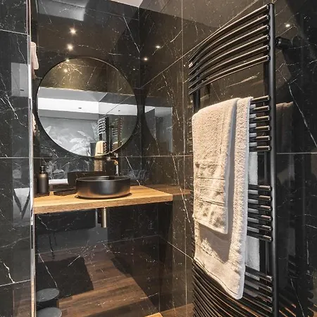 Mariska Et Son Spa, Avec Balcon Апартаменты