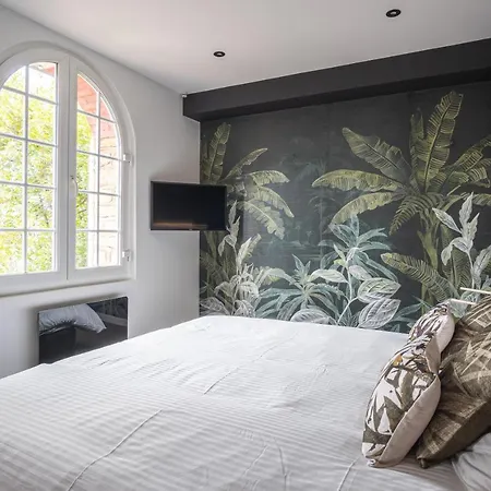 Mariska Et Son Spa, Avec Balcon