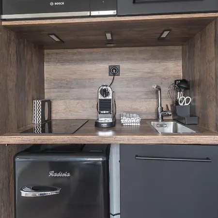 Mariska Et Son Spa, Avec Balcon *