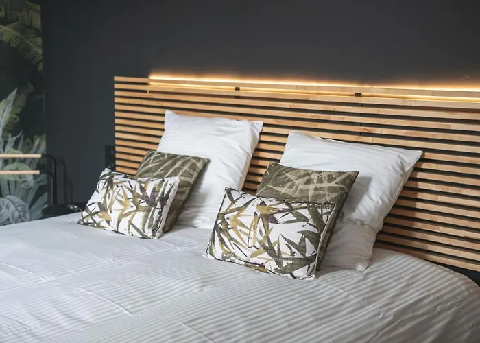 Mariska Et Son Spa, Avec Balcon * Уистреам