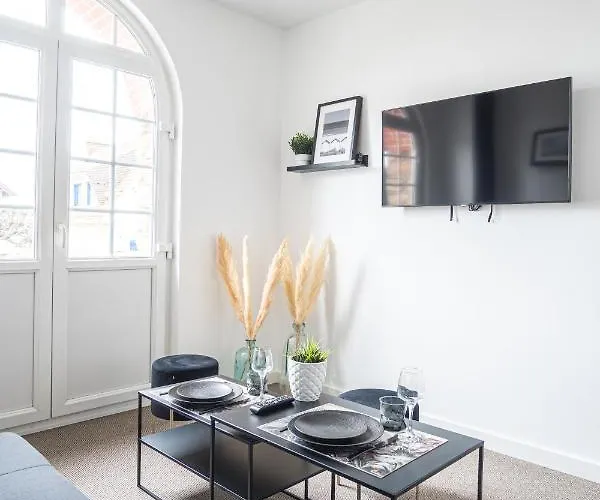 Mariska Et Son Spa, Avec Balcon *