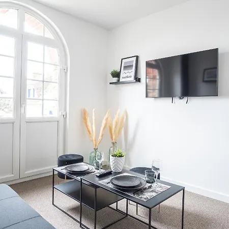 Mariska Et Son Spa, Avec Balcon *