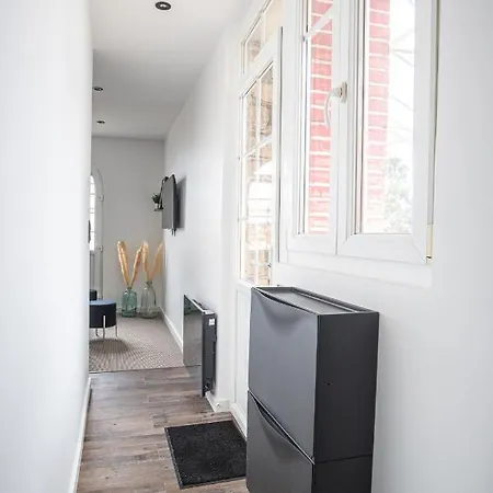 Mariska Et Son Spa, Avec Balcon Lägenhet