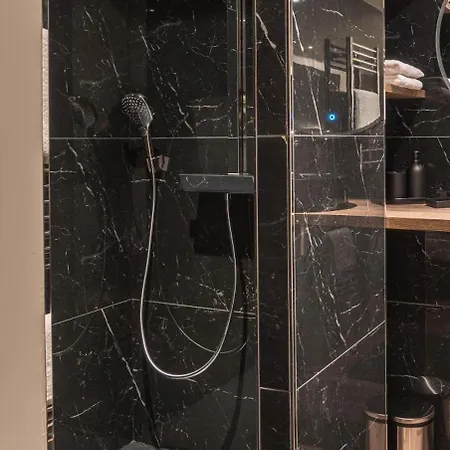 Mariska Et Son Spa, Avec Balcon Lägenhet *