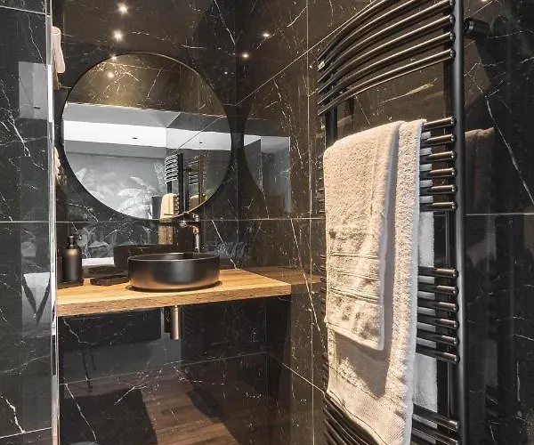 Mariska Et Son Spa, Avec Balcon Apartamento