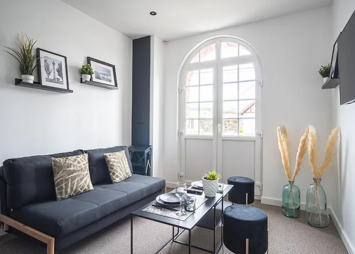 Mariska Et Son Spa, Avec Balcon Ouistreham