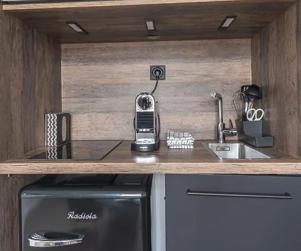 Mariska Et Son Spa, Avec Balcon *