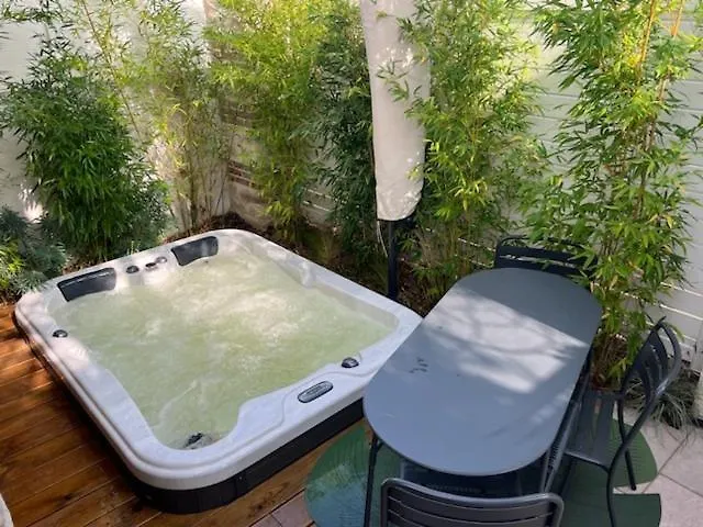 Mariska Et Son Spa, Avec Balcon Apartamento