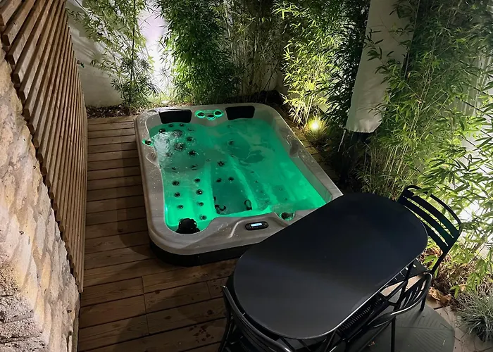 Mariska Et Son Spa, Avec Balcon Apartamento *